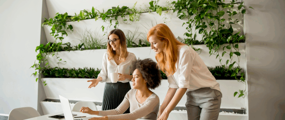 Personalitia - Business casual mujer la evolución silenciosa del código profesional