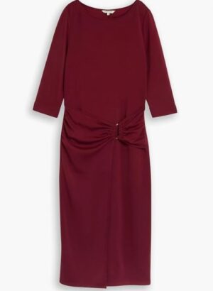 Vestido con hebilla